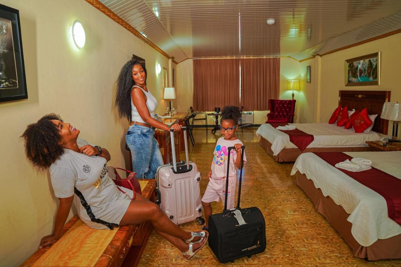 Metro Hotel Couva ภายนอก รูปภาพ