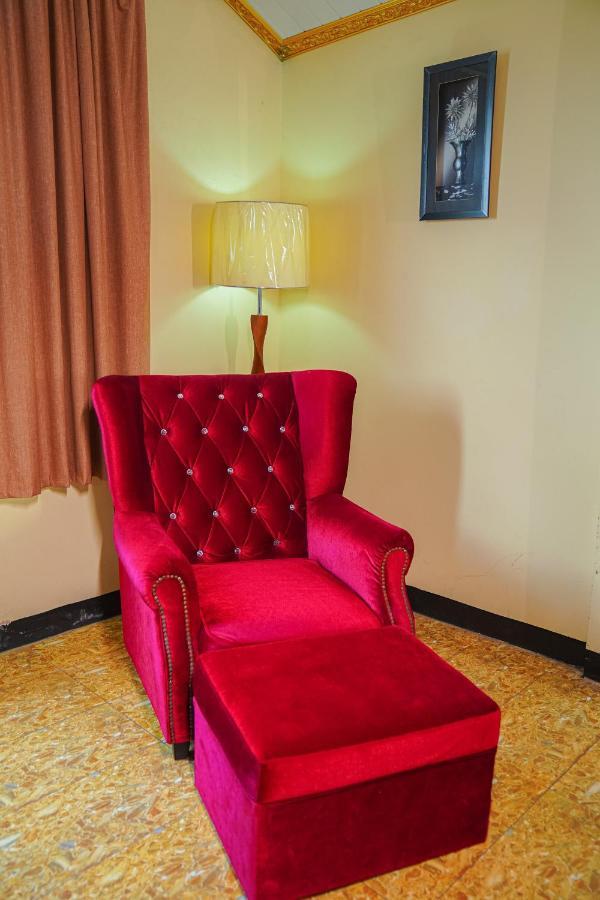 Metro Hotel Couva ภายนอก รูปภาพ