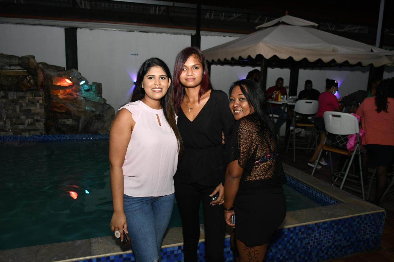 Metro Hotel Couva ภายนอก รูปภาพ