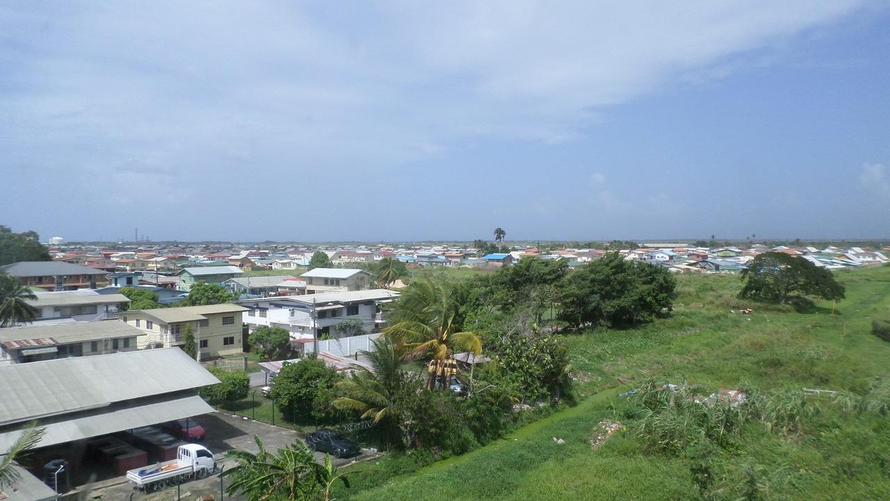 Metro Hotel Couva ภายนอก รูปภาพ