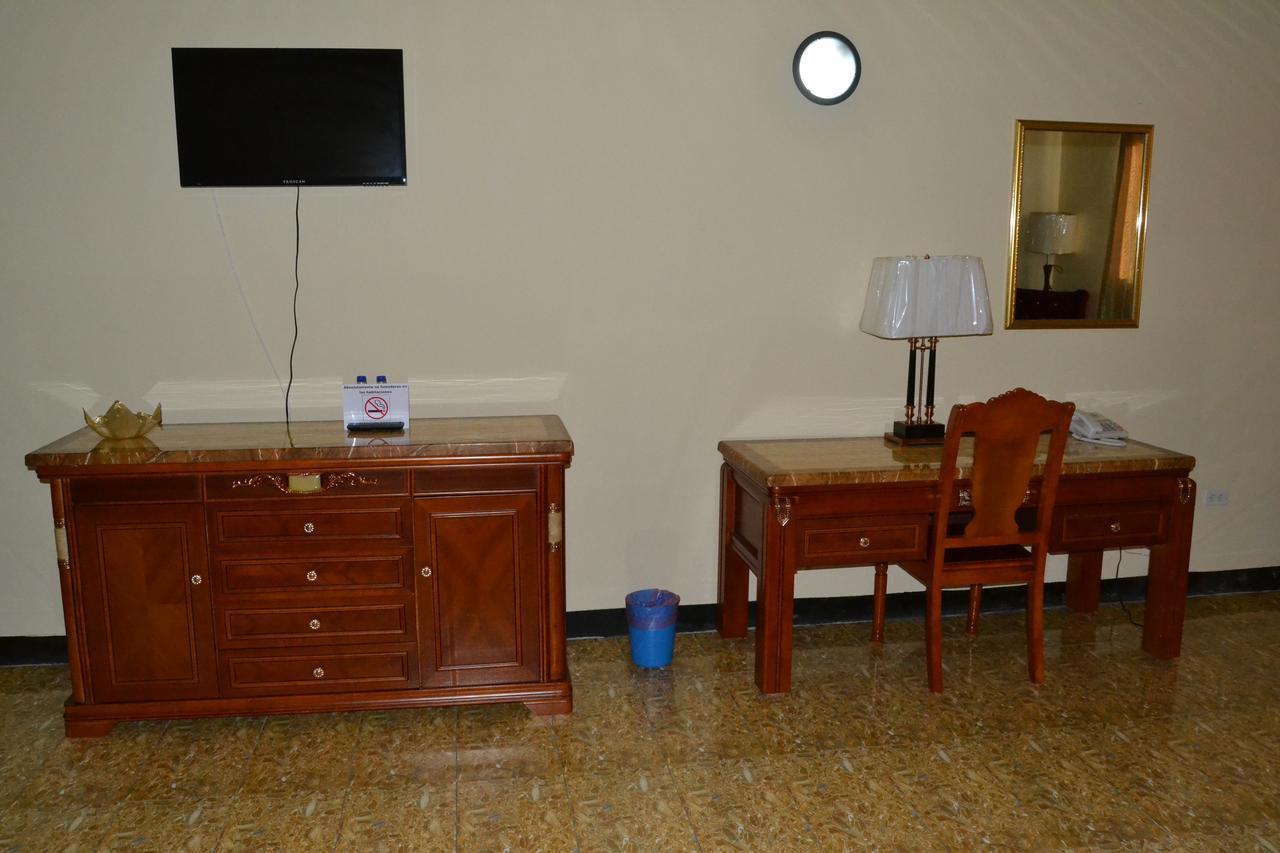 Metro Hotel Couva ภายนอก รูปภาพ