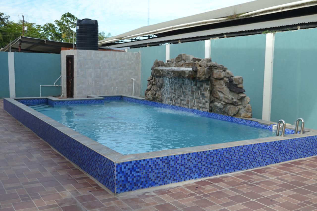 Metro Hotel Couva ภายนอก รูปภาพ